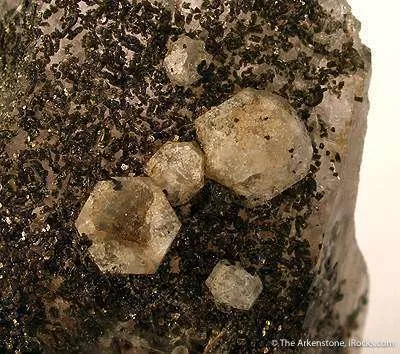 Tsaregorodtsevite on Quartz image