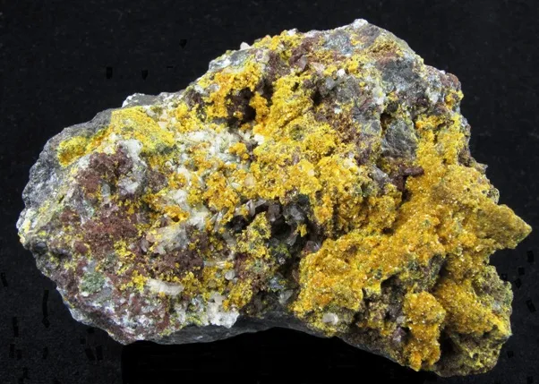 Tsumcorite on Quartz image