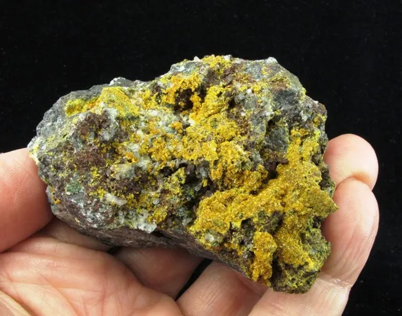 Tsumcorite on Quartz - image 4