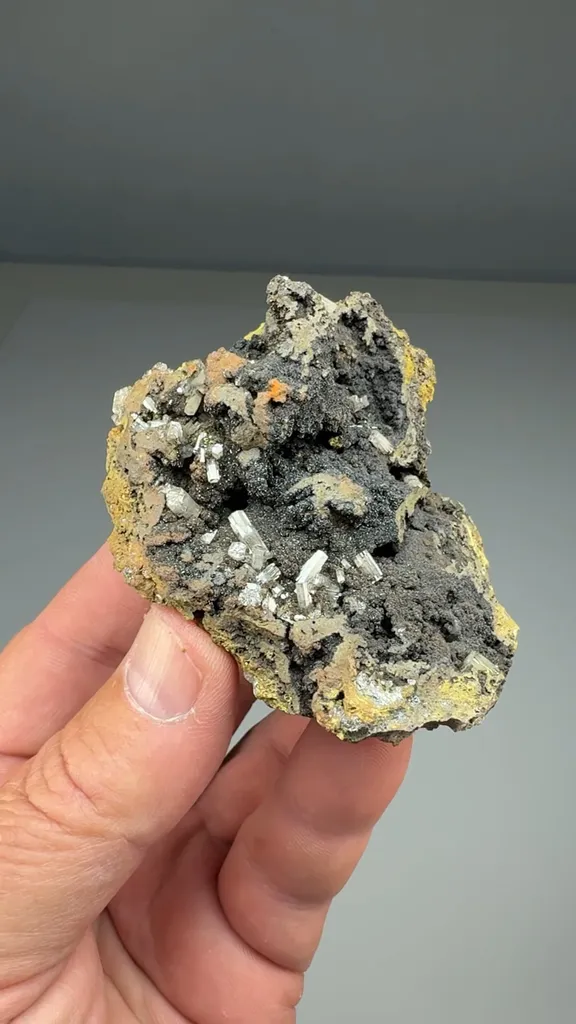Tsumcorite with Mimetite (O-026) image