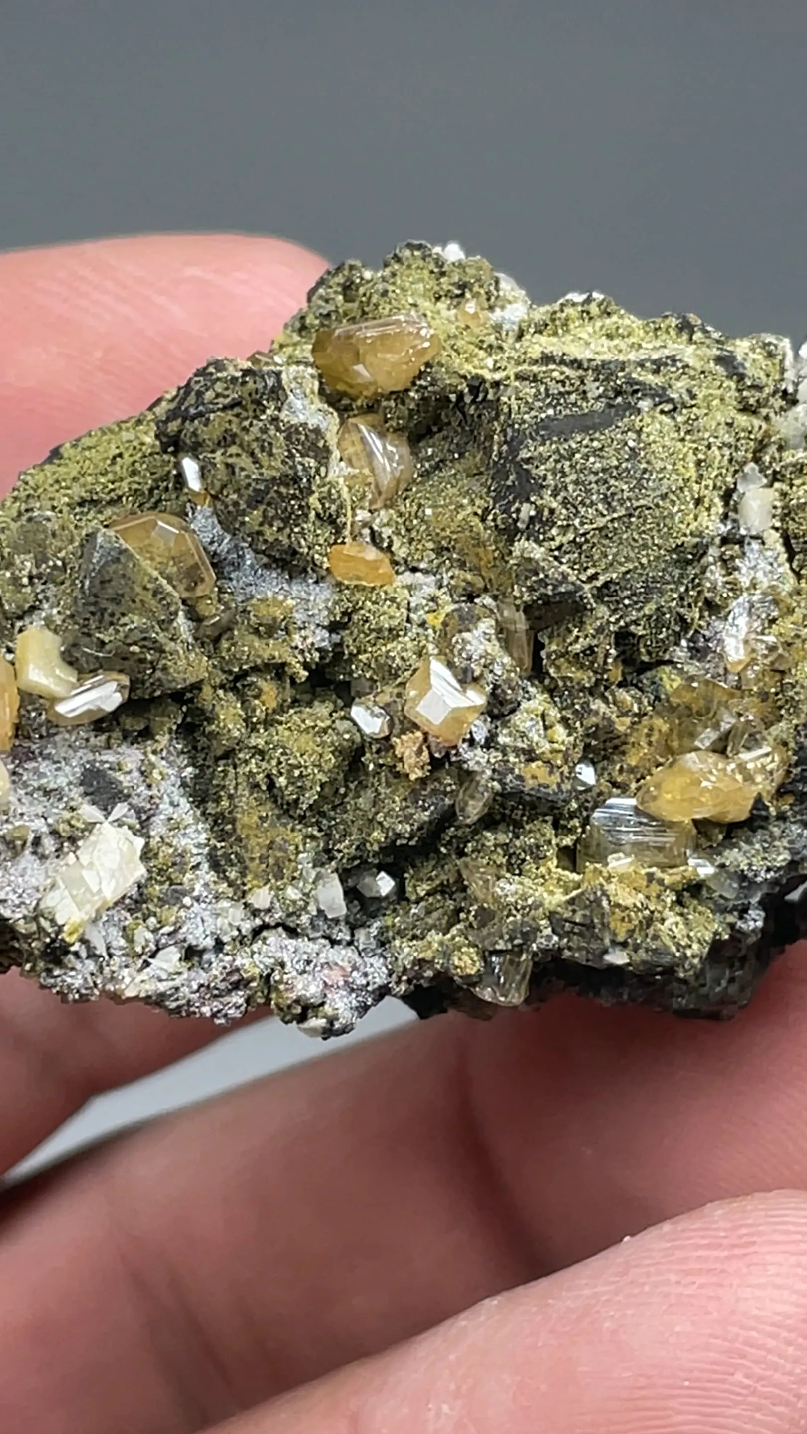 Tsumcorite with Wulfenite, Dolomite, Tennantite - image 2