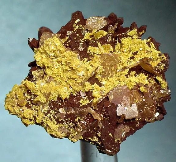 Tsumcorite, Wulfenite, Quartz image