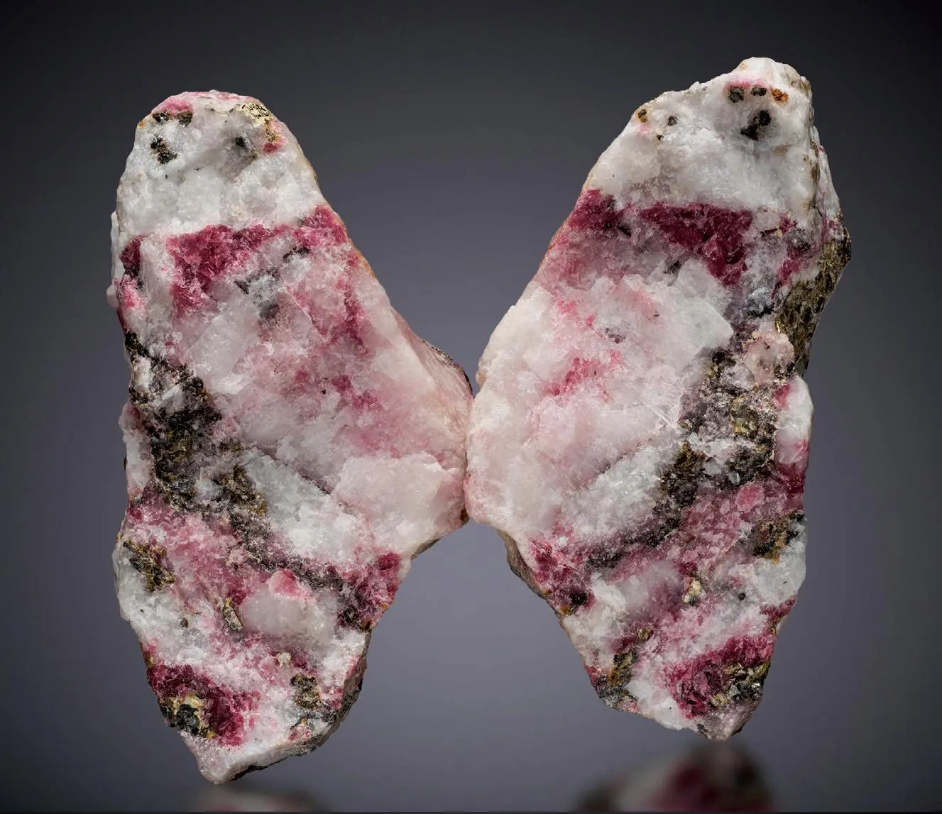 Tugtupite, Chkalovite - image 1