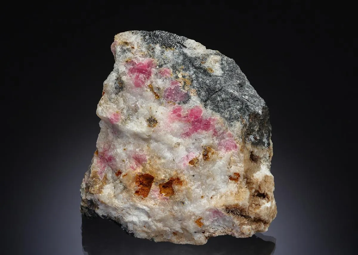 TUGTUPITE with Chkalovite - image 1