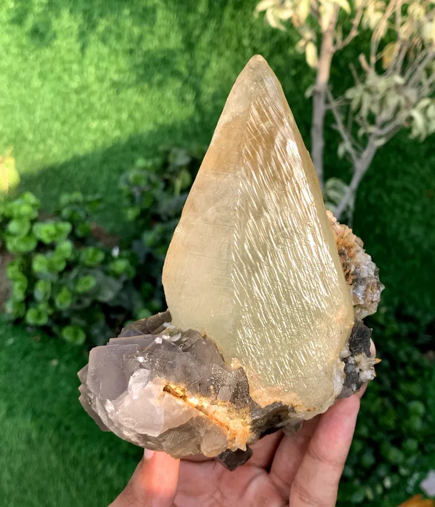 Twer Shape Dog Tooth Calcite with Fluorite Combined Specimen - image 2