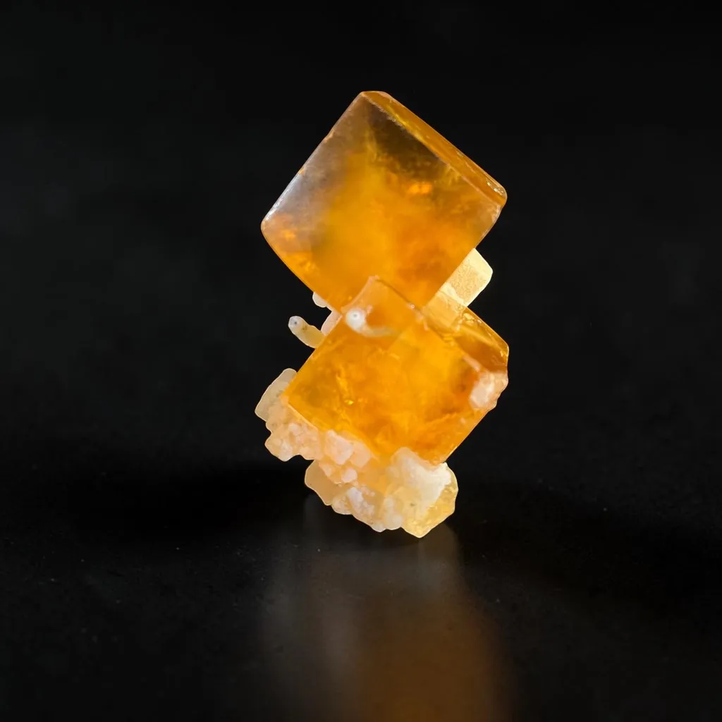 Twin Honey Calcite image