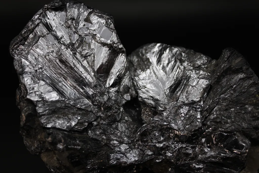 Twined Molybdenite grouping image