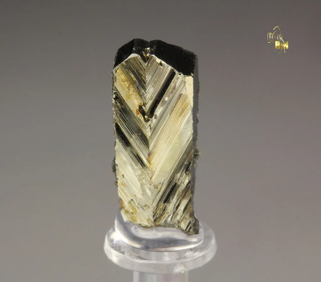 twinned CUBANITE from Canada, Québec, Chibougamau, Henderson No. 2 mine image