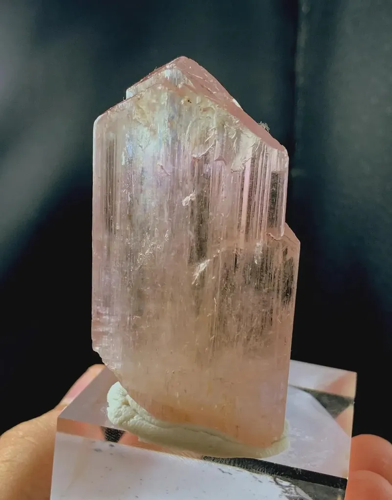 twinned pink kunzite / spodumene crystal mineral specimen @Afghanistan - image 4