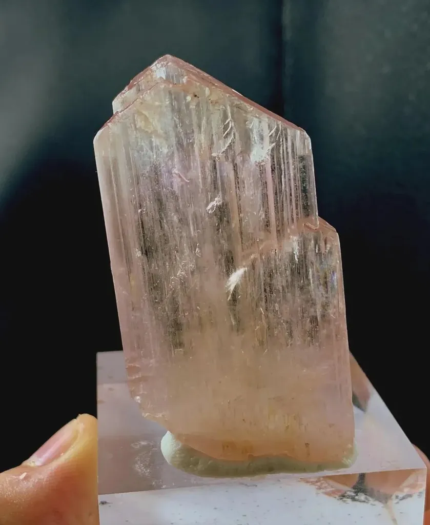 twinned pink kunzite / spodumene crystal mineral specimen @Afghanistan - image 2