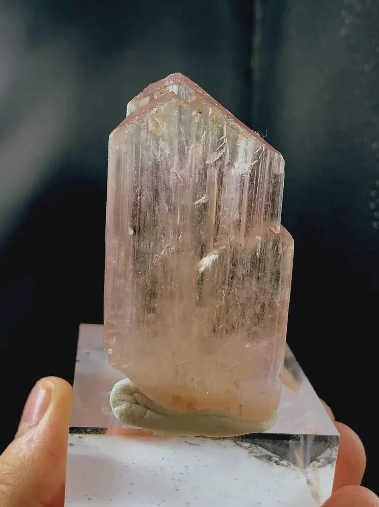 twinned pink kunzite / spodumene crystal mineral specimen @Afghanistan - image 6