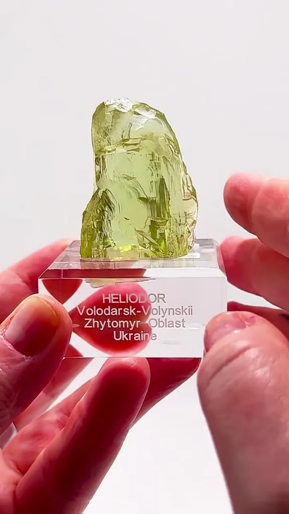 UKRAINIAN Gold… PURE Heliodor GLOW image