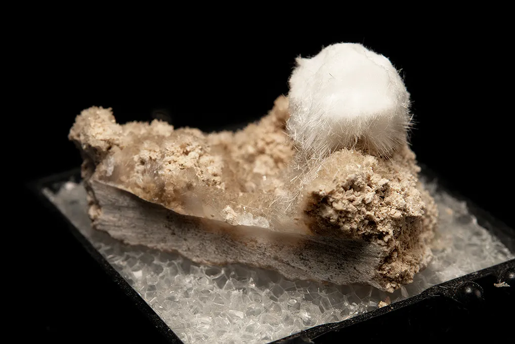 Ulexite on Colemanite - image 3