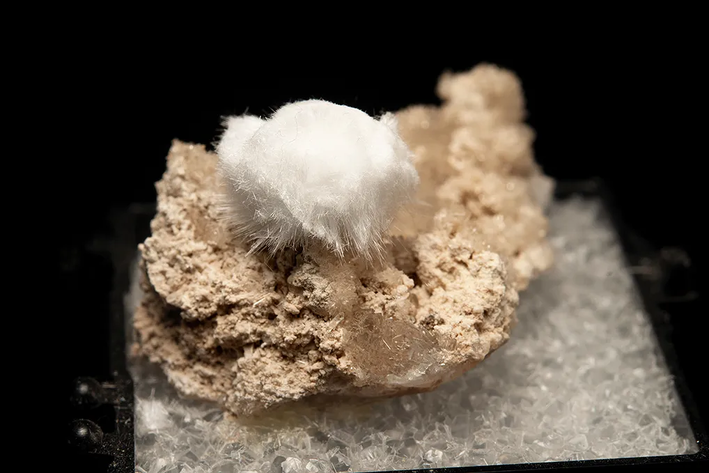 Ulexite on Colemanite - image 4
