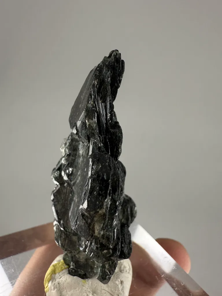 Unusual Apatite with Byssolite inclusion crystal from Pakistan - image 2