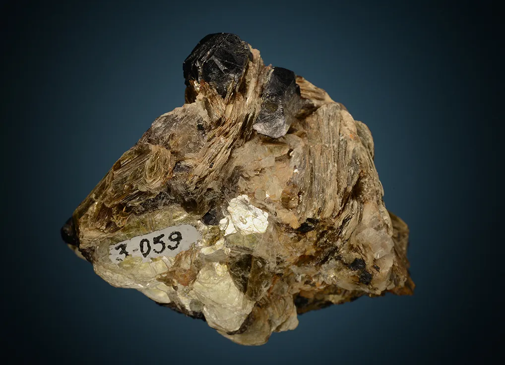 Uraninite with Muscovite - image 3