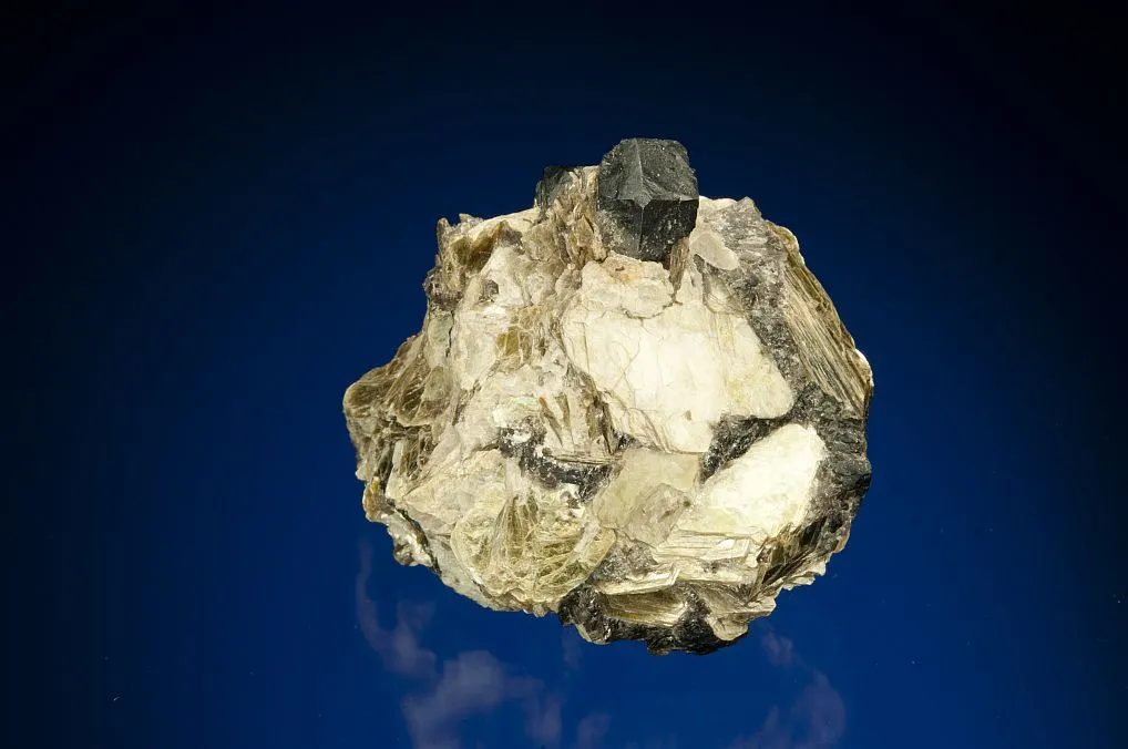 Uraninite with Muscovite - image 9