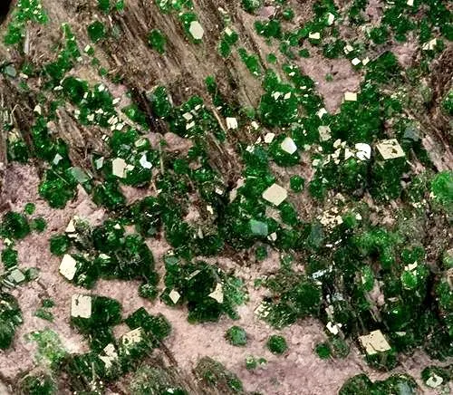 Uvarovite - image 2