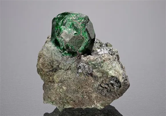 Uvarovite - image 1
