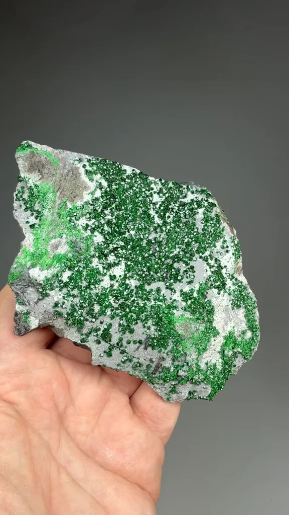 Uvarovite - image 2