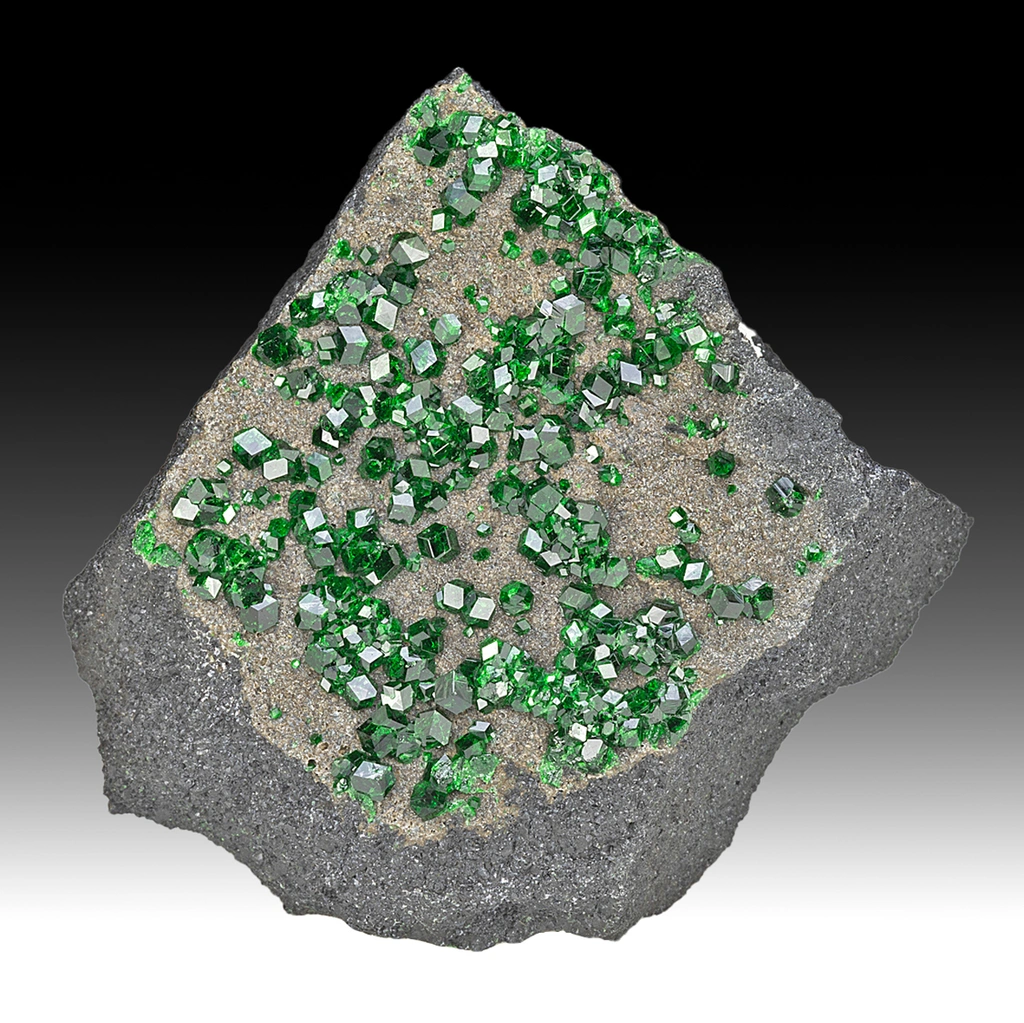 Uvarovite from Saranovskii Mine, Perm Krai, Russia - image 1
