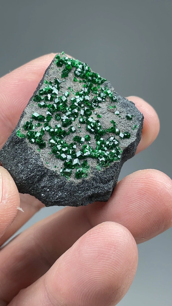 Uvarovite from Saranovskii Mine, Perm Krai, Russia - image 2