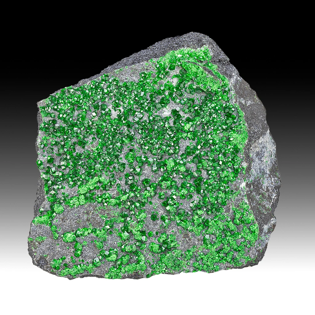 Uvarovite from Saranovskii Mine, Perm Krai, Russia - image 1
