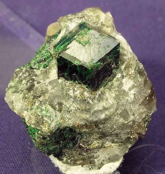 Uvarovite on Quartz image