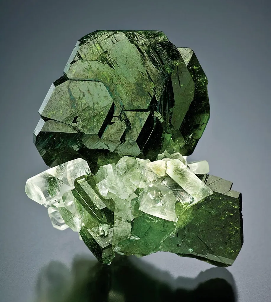 Uvite, Magnesite image