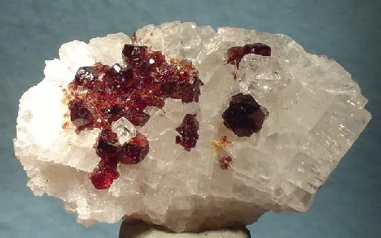 Uvite, Magnesite image