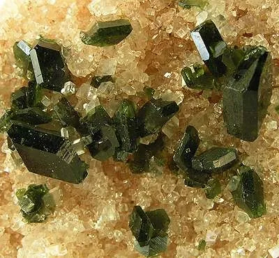 Uvite, Magnesite - image 2