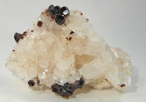 Uvite, Magnesite image