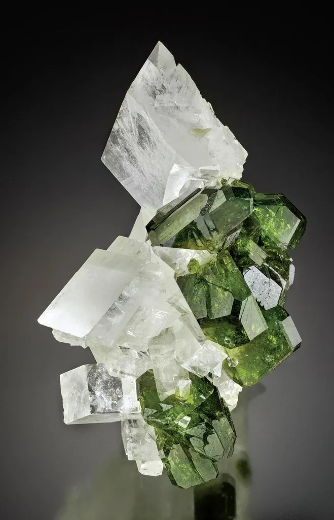 Uvite, Magnesite image