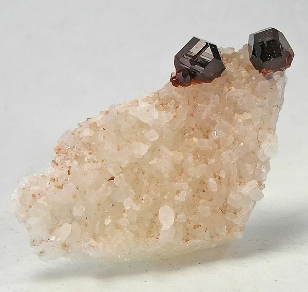 Uvite, Magnesite image
