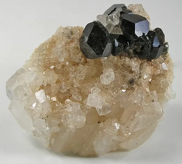 Uvite, Magnesite image