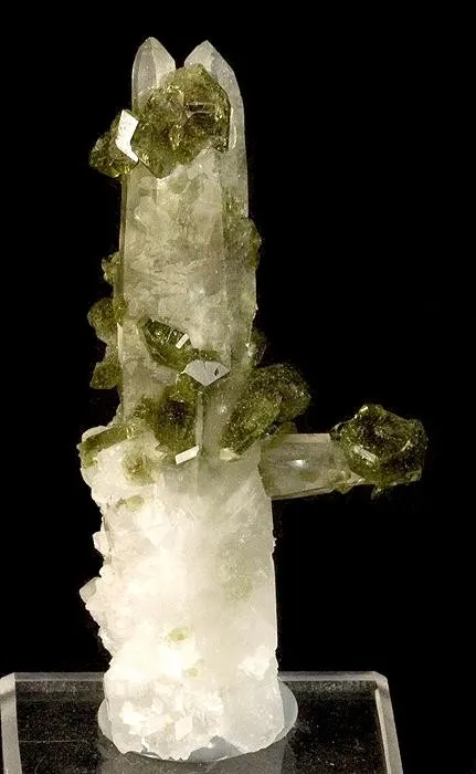 Uvite, Magnesite, Quartz image