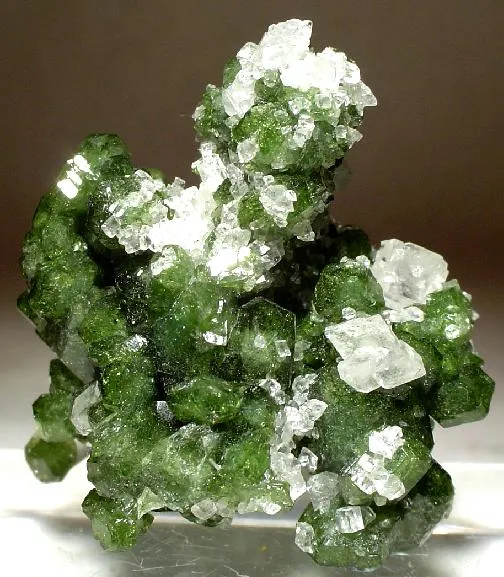 Uvite, Magnesite, Quartz image