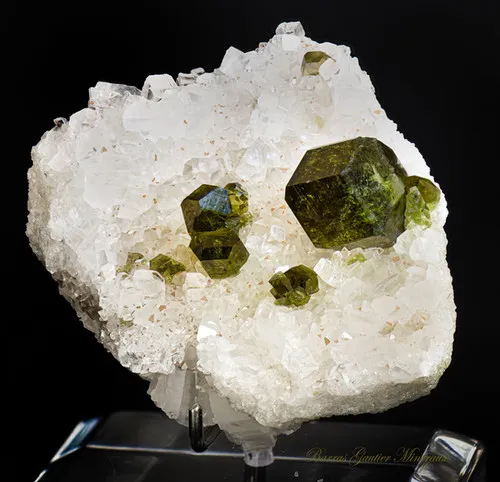 Uvite on Magnesite - image 2
