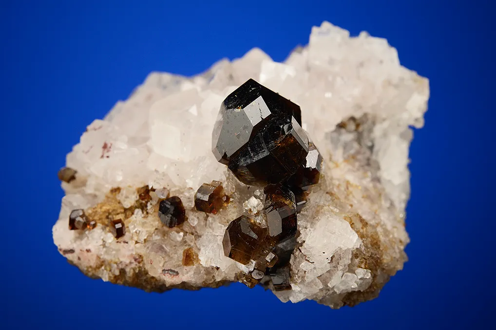 Uvite on Magnesite - image 4
