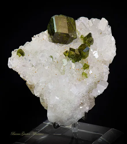 Uvite on Magnesite - image 6
