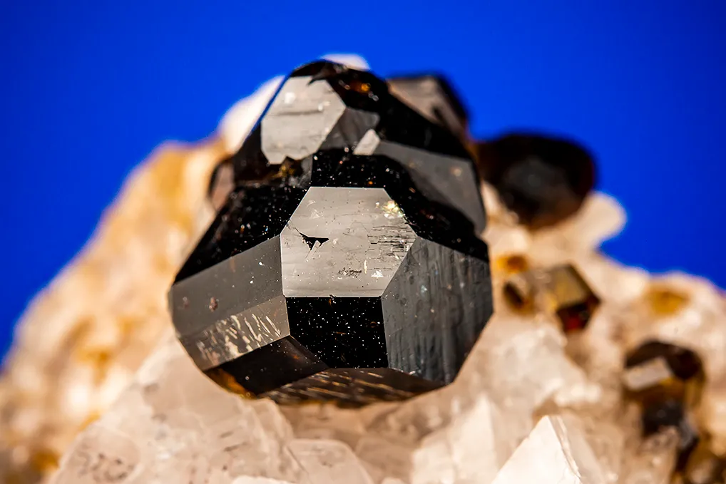 Uvite on Magnesite - image 2