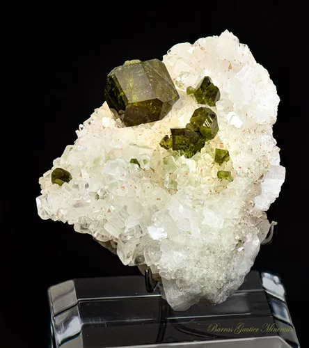 Uvite on Magnesite image