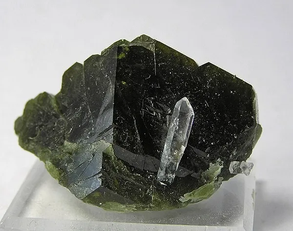 Uvite, Quartz image