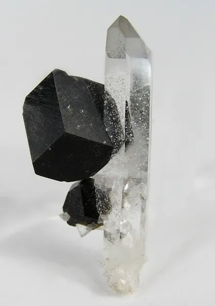 Uvite, Quartz, Magnesite - image 1