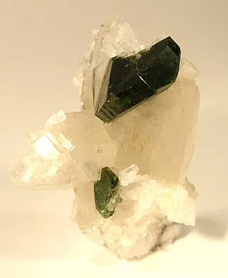 Uvite, Quartz, Magnesite image