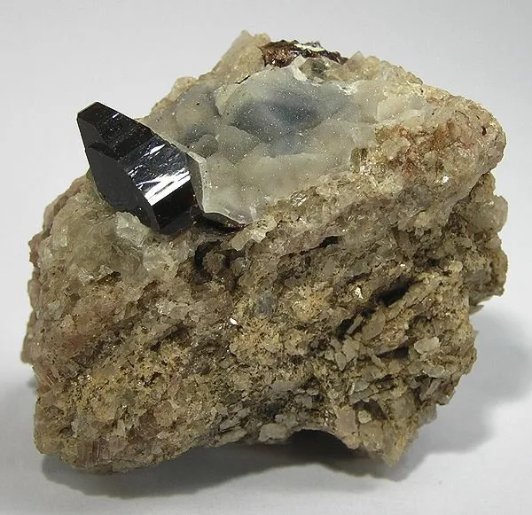 Uvite, Quartz (Var: Chalcedony) image