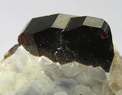 Uvite, Quartz (Var: Chalcedony) - image 2