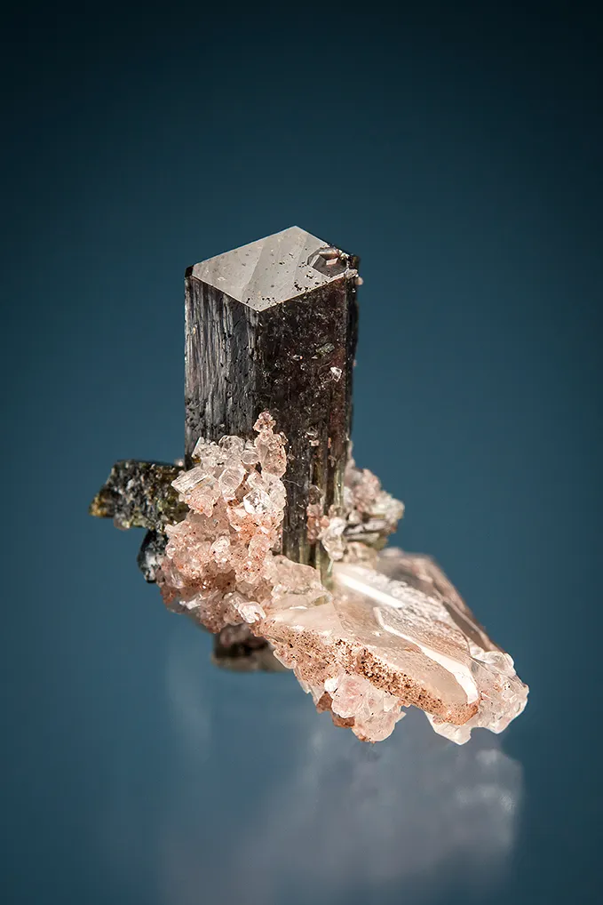 Uvite with Magnesite image