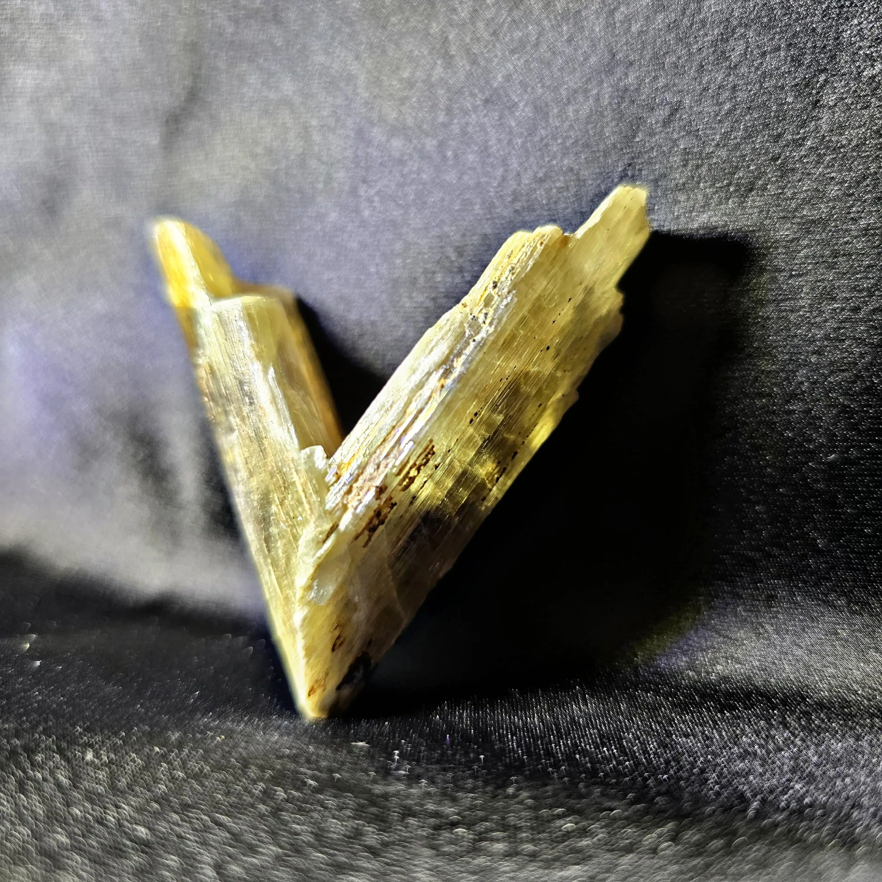 V-Shape Diaspore Crystal Specimen - image 2
