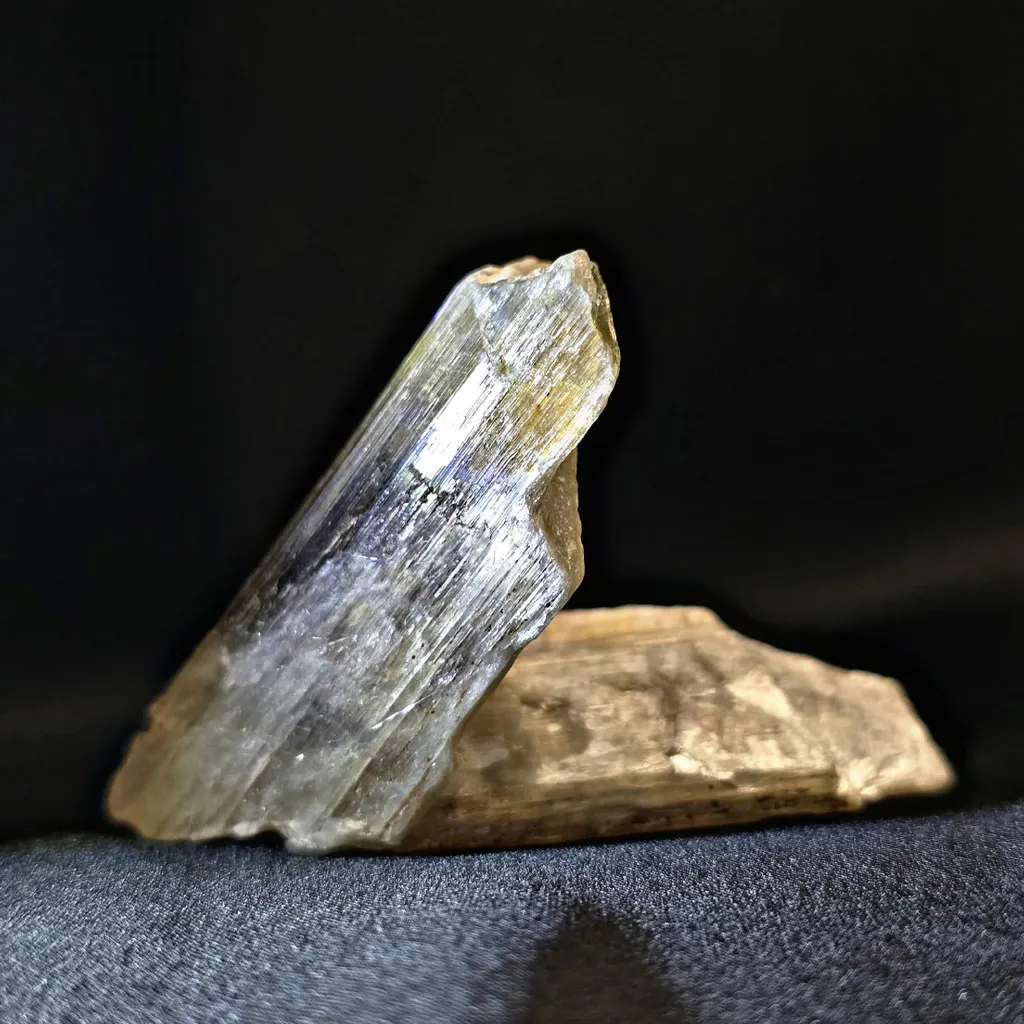 V-Shape Diaspore Crystal Specimen - image 4